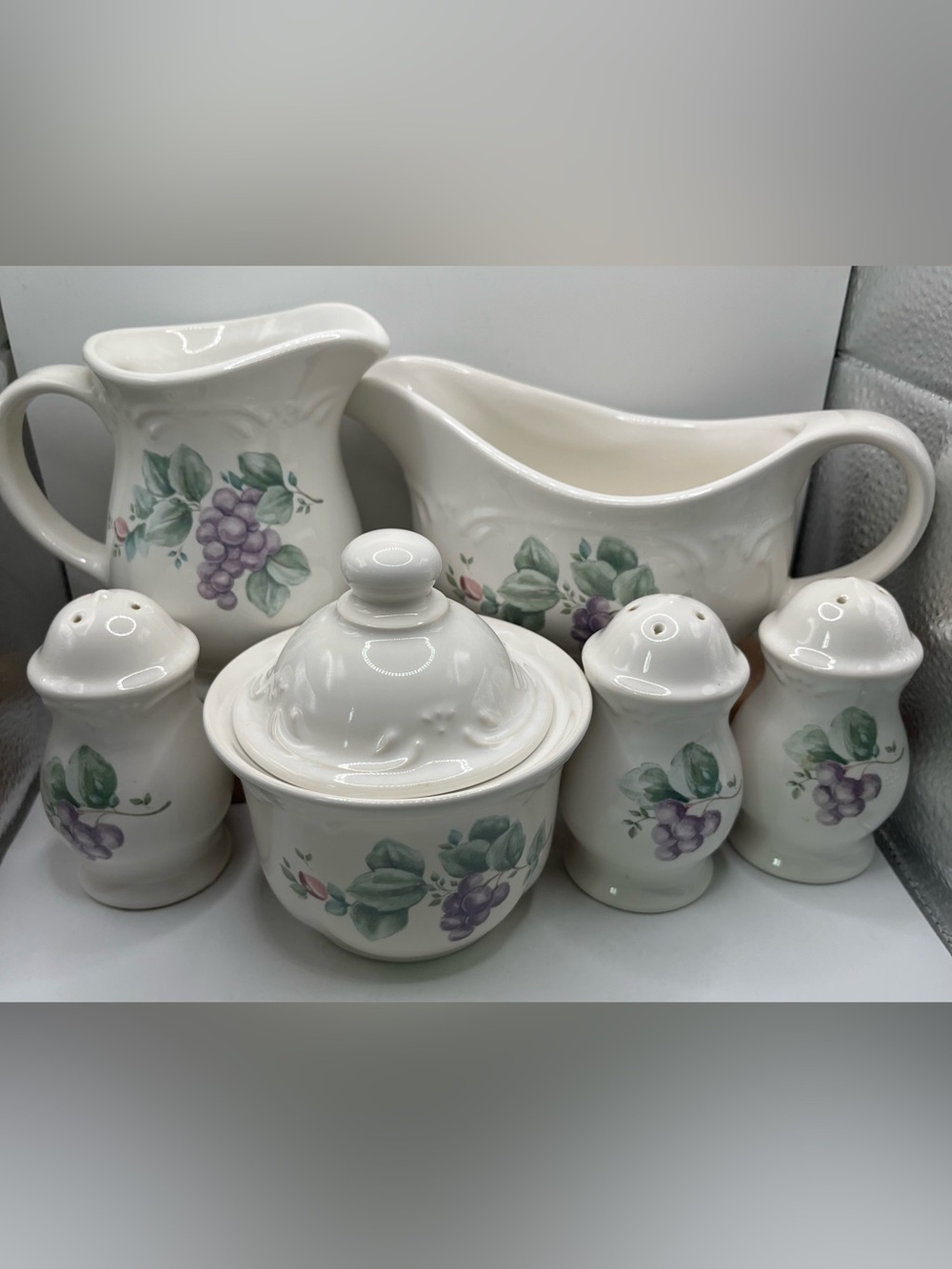 Pfaltzgraff Grapevine Ceramic Creamer Sugar Bowl Gravy Boat Salt & Pepper Shaker